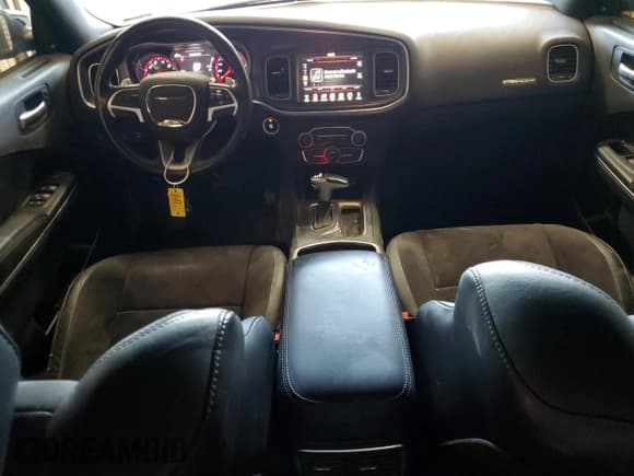 ✅ 2015 Dodge Charger Road/Track • VIN: 2C3CDXCT6FH738104 • Lot: 85203615. Wystawiony na Copart z przebiegiem 128 415 mil. Bezpłatny archiwum sprzedaży aukcyjnych z USA i szczegółowy raport historii pojazdu na DreamBid. Zdjęcie 8.