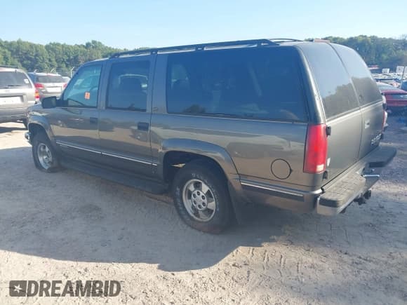 ✅ 1999 Chevrolet Suburban • VIN: 3GNFK16R9XG147947 • Lot: 43211972. Wystawiony na IAAI z przebiegiem 63 492 mil. Bezpłatny archiwum sprzedaży aukcyjnych z USA i szczegółowy raport historii pojazdu na DreamBid. Zdjęcie 3.