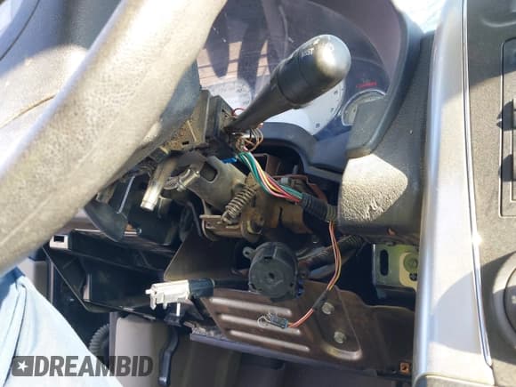 ✅ 2006 Saturn VUE • VIN: 5GZCZ33D96S869582 • Lot: 42011060. Wystawiony na IAAI z przebiegiem 159 203 mil. Bezpłatny archiwum sprzedaży aukcyjnych z USA i szczegółowy raport historii pojazdu na DreamBid. Zdjęcie 6.