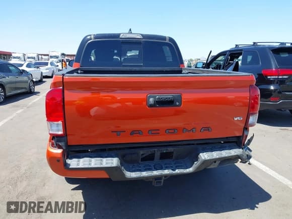 ✅ 2018 Toyota Tacoma SR5 • VIN: 5TFAZ5CN4JX058751 • Lot: 42570303. Listed on IAAI with 120,683 mi. Free auction sales archive from the USA and detailed vehicle history report at DreamBid. Image 6.