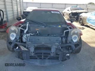 ✅ 2015 Alfa Romeo 4C • VIN: ZARBAAA42FM158537 • Lot: 70682334. Wystawiony na Copart z przebiegiem 80 358 mil. Bezpłatny archiwum sprzedaży aukcyjnych z USA i szczegółowy raport historii pojazdu na DreamBid. Zdjęcie 5.