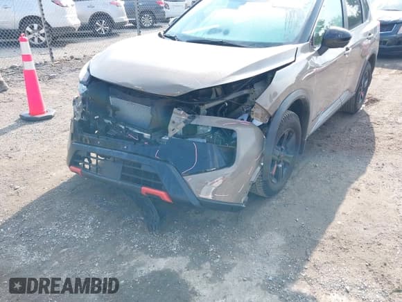✅ 2025 Nissan Rogue SV • VIN: 5N1BT3BBXSC805856 • Lot: 42431949. Listed on IAAI with 1,084 mi. Free auction sales archive from the USA and detailed vehicle history report at DreamBid. Image 6.