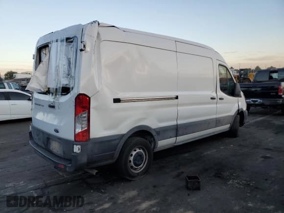 ✅ 2021 Ford Transit Cargo • VIN: 1FTBR1C88MKA31593 • Lot: 70064724. Wystawiony na Copart z przebiegiem 78 803 mil. Bezpłatny archiwum sprzedaży aukcyjnych z USA i szczegółowy raport historii pojazdu na DreamBid. Zdjęcie 3.
