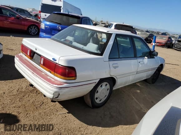 ✅ 1994 Ford Escort • VIN: 3FARP13J4RR122084 • Lot: 73184804. Wystawiony na Copart z przebiegiem 238 604 mil. Bezpłatny archiwum sprzedaży aukcyjnych z USA i szczegółowy raport historii pojazdu na DreamBid. Zdjęcie 3.
