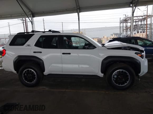 ✅ 2025 Toyota 4Runner TRD Off Road • VIN: JTEVA5BR3S5040781 • Lot: 43441456. Listed on IAAI with 1,376 mi. Free auction sales archive from the USA and detailed vehicle history report at DreamBid. Image 13.