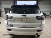 ✅ 2022 Jeep Compass High Altitude • VIN: 3C4NJDCB3NT178308 • Lot: 82685475. Wystawiony na Copart z przebiegiem 23 643 mil. Bezpłatny archiwum sprzedaży aukcyjnych z USA i szczegółowy raport historii pojazdu na DreamBid. Zdjęcie 6.