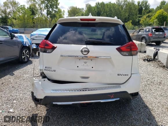 ✅ 2017 Nissan Rogue SV • VIN: 5N1AT2MV5HC765207 • Lot: 67765345. Wystawiony na Copart z przebiegiem 156 725 mil. Bezpłatny archiwum sprzedaży aukcyjnych z USA i szczegółowy raport historii pojazdu na DreamBid. Zdjęcie 6.