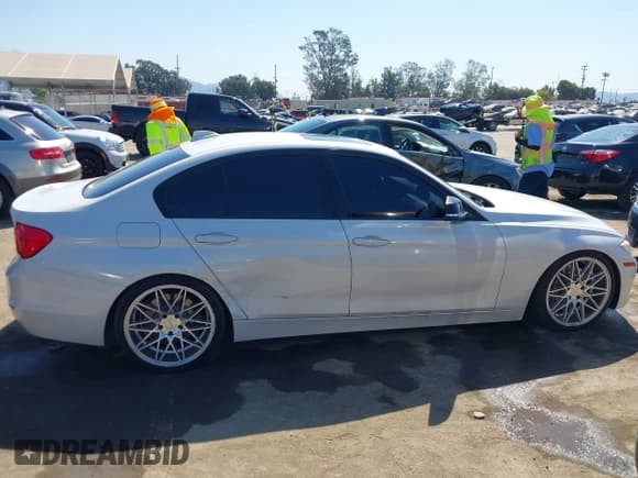 ✅ 2013 BMW 3 Series 335i • VIN: WBA3A9C56DF475075 • Lot: 43104849. Listed on IAAI with 141,148 mi. Free auction sales archive from the USA and detailed vehicle history report at DreamBid. Image 13.