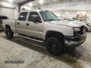 ✅ 2003 Chevrolet Silverado 2500HD LS • VIN: 1GCHK23133F156046 • Lot: 85006365. Wystawiony na Copart z przebiegiem Nie podano. Bezpłatny archiwum sprzedaży aukcyjnych z USA i szczegółowy raport historii pojazdu na DreamBid. Zdjęcie 4.