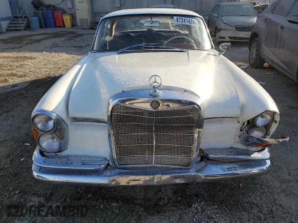 ✅ 1962 Mercedes-Benz 220 • VIN: 11102110036117 • Лот: 87241424. Опубликован ранее на Copart с пробегом 71 007 миль. Бесплатный доступ к архиву аукционных продаж из США и подробный отчёт об истории автомобиля на DreamBid. Изображение 5.