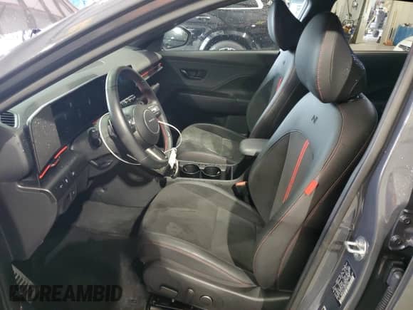 2024 Hyundai Kona N Line с VIN KM8HACA37RU047926, выставлен на аукционе Copart как лот 42129885 с пробегом 8 973 миль миль и Списание • Salvage title. История ставок и продаж доступна на DreamBid. Изображение 7.