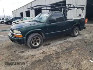 ✅ 2002 Chevrolet S-10 • VIN: 1GCCS14W128178418 • Lot: 85558395. Wystawiony na Copart z przebiegiem Nie podano. Bezpłatny archiwum sprzedaży aukcyjnych z USA i szczegółowy raport historii pojazdu na DreamBid. Zdjęcie 1.
