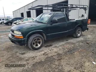 ✅ 2002 Chevrolet S-10 • VIN: 1GCCS14W128178418 • Lot: 85558395. Wystawiony na Copart z przebiegiem Nie podano. Bezpłatny archiwum sprzedaży aukcyjnych z USA i szczegółowy raport historii pojazdu na DreamBid. Zdjęcie 1.