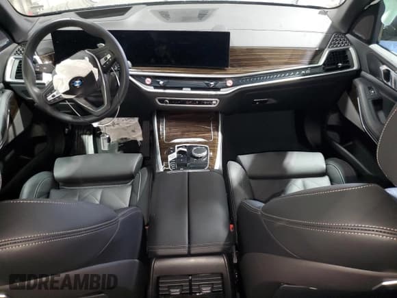 ✅ 2026 BMW X5 xDrive40i • VIN: 5UX23EU04T9049076 • Lot: 90802605. Wystawiony na Copart z przebiegiem 11 899 mil. Bezpłatny archiwum sprzedaży aukcyjnych z USA i szczegółowy raport historii pojazdu na DreamBid. Zdjęcie 8.