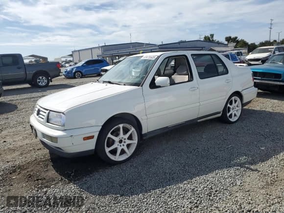 ✅ 1998 Volkswagen Jetta • VIN: 3VWPA81H9WM256607 • Lot: 65475505. Listed on Copart with 192,317 mi. Free auction sales archive from the USA and detailed vehicle history report at DreamBid. Image 1.