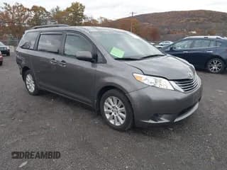 ✅ 2015 Toyota Sienna LE • VIN: 5TDJK3DC5FS121620 • Лот: 43575688. Опубликован ранее на IAAI с пробегом 40 606 миль. Бесплатный доступ к архиву аукционных продаж из США и подробный отчёт об истории автомобиля на DreamBid. Изображение 1.
