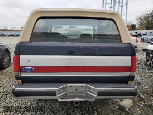 ✅ 1989 Ford Bronco Eddie Bauer • VIN: 1FMEU15N9KLA76284 • Lot: 90451625. Listed on Copart with 951,085 mi. Free auction sales archive from the USA and detailed vehicle history report at DreamBid. Image 6.