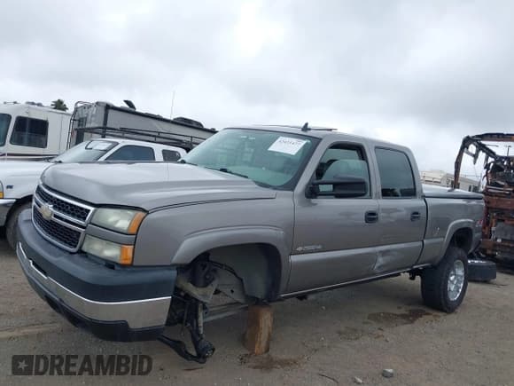 ✅ 2006 Chevrolet Silverado 2500HD LT2 • VIN: 1GCHK23U86F163847 • Lot: 42421477. Listed on IAAI with 168,448 mi. Free auction sales archive from the USA and detailed vehicle history report at DreamBid. Image 6.