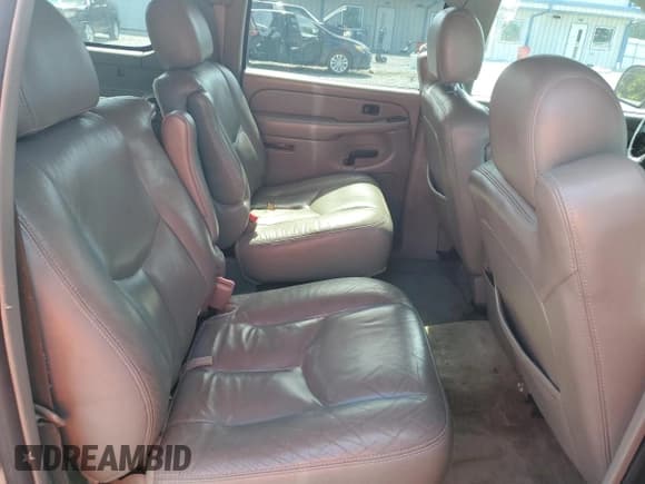 ✅ 2004 Chevrolet Suburban LT • VIN: 1GNEC16Z34J242670 • Лот: 60987725. Опубликован ранее на Copart с пробегом 277 961 миль. Бесплатный доступ к архиву аукционных продаж из США и подробный отчёт об истории автомобиля на DreamBid. Изображение 11.