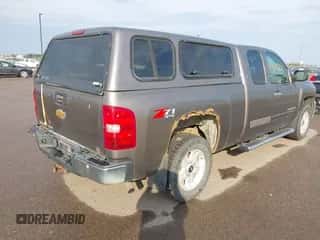 2013 Chevrolet Silverado 1500 LT z VIN 1GCRKSE72DZ234662, wystawiony jako IAAI lot #43483522 z przebiegiem 270 651 mil mil oraz . Historia ofert i sprzedaży dostępna na DreamBid. Obrazek 4.