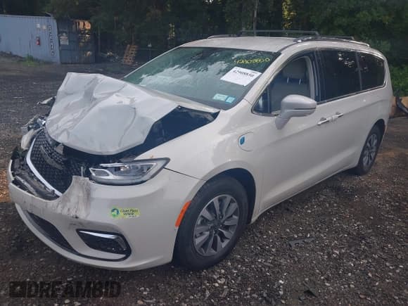 ✅ 2021 Chrysler Pacifica Hybrid Touring L • VIN: 2C4RC1L77MR590187 • Лот: 42908850. Опубликован ранее на IAAI с пробегом 82 976 миль. Бесплатный доступ к архиву аукционных продаж из США и подробный отчёт об истории автомобиля на DreamBid. Изображение 18.