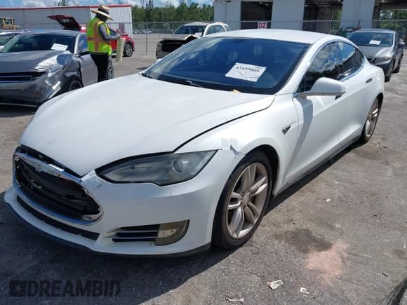 ✅ 2013 Tesla Model S Performance • VIN: 5YJSA1CP8DFP15538 • Lot: 43455805. Wystawiony na IAAI z przebiegiem Nie podano. Bezpłatny archiwum sprzedaży aukcyjnych z USA i szczegółowy raport historii pojazdu na DreamBid. Zdjęcie 2.