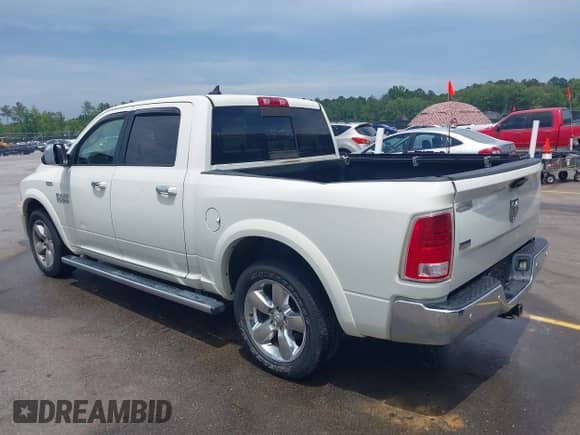 2017 Ram 1500 Laramie z VIN 1C6RR6NG9HS762336, wystawiony jako IAAI lot #42284369 z przebiegiem 213 735 mil mil oraz . Historia ofert i sprzedaży dostępna na DreamBid. Obrazek 3.