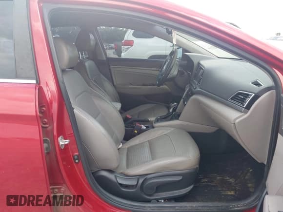 ✅ 2017 Hyundai Elantra SE • VIN: KMHD84LF1HU263700 • Lot: 42960087. Wystawiony na IAAI z przebiegiem 230 748 mil. Bezpłatny archiwum sprzedaży aukcyjnych z USA i szczegółowy raport historii pojazdu na DreamBid. Zdjęcie 5.