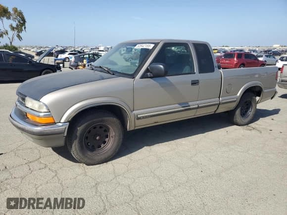 ✅ 2000 Chevrolet S-10 LS • VIN: 1GCCS19W2Y8221990 • Лот: 53942155. Опубликован ранее на Copart с пробегом 275 715 миль. Бесплатный доступ к архиву аукционных продаж из США и подробный отчёт об истории автомобиля на DreamBid. Изображение 1.