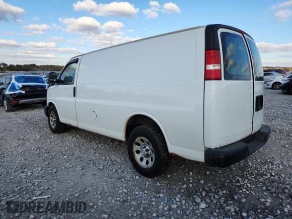 ✅ 2013 Chevrolet Express Cargo • VIN: 1GCSGAFX4D1170196 • Lot: 89801795. Wystawiony na Copart z przebiegiem 239 867 mil. Bezpłatny archiwum sprzedaży aukcyjnych z USA i szczegółowy raport historii pojazdu na DreamBid. Zdjęcie 2.