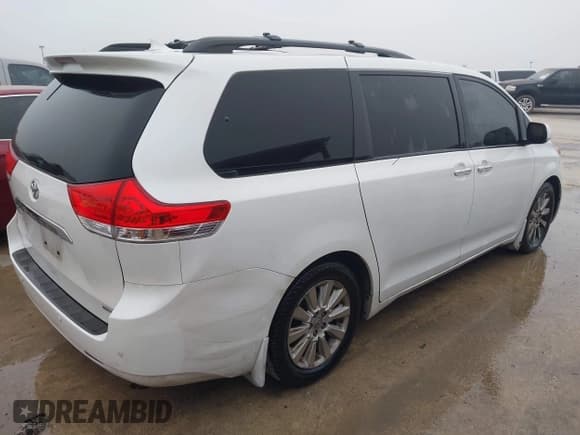 ✅ 2012 Toyota Sienna XLE • VIN: 5TDYK3DC8CS243544 • Lot: 43822359. Listed on IAAI with 138,152 mi. Free auction sales archive from the USA and detailed vehicle history report at DreamBid. Image 4.