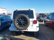 ✅ 2021 Jeep Wrangler Unlimited Sahara Altitude • VIN: 1C4HJXEG1MW597127 • Lot: 43594022. Wystawiony na IAAI z przebiegiem 82 436 mil. Bezpłatny archiwum sprzedaży aukcyjnych z USA i szczegółowy raport historii pojazdu na DreamBid. Zdjęcie 16.