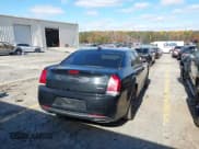 ✅ 2022 Chrysler 300 S • VIN: 2C3CCABG2NH218095 • Lot: 43495716. Wystawiony na IAAI z przebiegiem 103 289 mil. Bezpłatny archiwum sprzedaży aukcyjnych z USA i szczegółowy raport historii pojazdu na DreamBid. Zdjęcie 4.