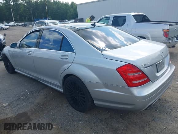 ✅ 2008 Mercedes-Benz S 550 • VIN: WDDNG86X48A187341 • Lot: 42703904. Wystawiony na IAAI z przebiegiem 158 074 mil. Bezpłatny archiwum sprzedaży aukcyjnych z USA i szczegółowy raport historii pojazdu na DreamBid. Zdjęcie 3.