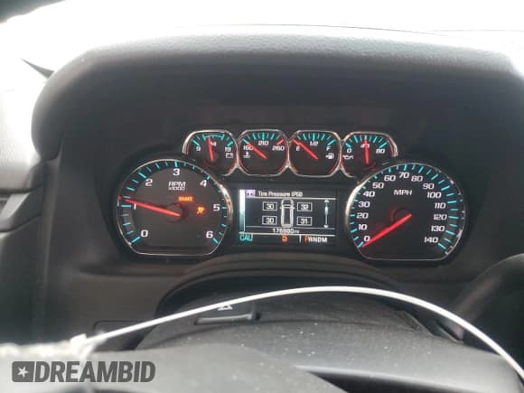 ✅ 2015 Chevrolet Suburban LT • VIN: 1GNSCJKC3FR569739 • Lot: 82291685. Wystawiony na Copart z przebiegiem 176 880 mil. Bezpłatny archiwum sprzedaży aukcyjnych z USA i szczegółowy raport historii pojazdu na DreamBid. Zdjęcie 9.