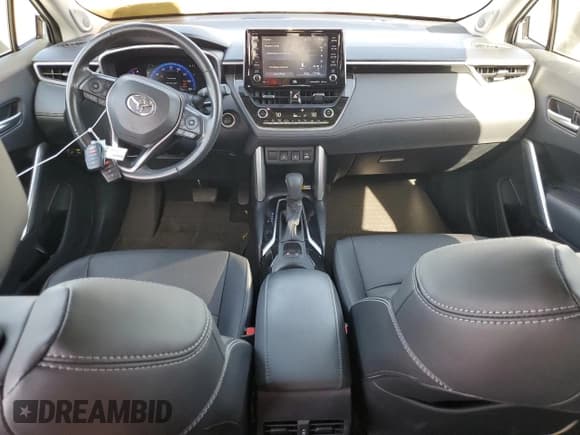 ✅ 2022 Toyota Corolla Cross XLE • VIN: 7MUDAAAG0NV030559 • Lot: 54075315. Listed on Copart with 28,557 mi. Free auction sales archive from the USA and detailed vehicle history report at DreamBid. Image 8.