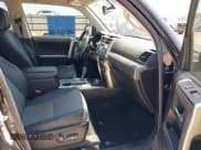 ✅ 2018 Toyota 4Runner SR5 • VIN: JTEBU5JR1J5495459 • Lot: 42906571. Wystawiony na IAAI z przebiegiem 147 563 mil. Bezpłatny archiwum sprzedaży aukcyjnych z USA i szczegółowy raport historii pojazdu na DreamBid. Zdjęcie 5.