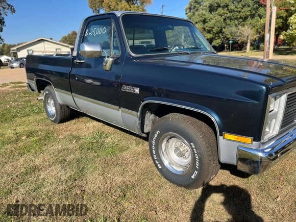 ✅ 1984 GMC Sierra 1500 • VIN: 1GTDC14H1EF715372 • Lot: 92194355. Listed on Copart with 71,186 mi. Free auction sales archive from the USA and detailed vehicle history report at DreamBid. Image 1.