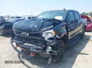 ✅ 2022 Chevrolet Silverado 1500 LT Trail Boss • VIN: 3GCUDFEDXNG683090 • Lot: 42410056. Wystawiony na IAAI z przebiegiem 62 524 mil. Bezpłatny archiwum sprzedaży aukcyjnych z USA i szczegółowy raport historii pojazdu na DreamBid. Zdjęcie 2.