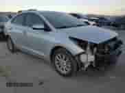 2021 Hyundai Accent SE z VIN 3KPC24A63ME137481, wystawiony jako Copart lot #81693283 z przebiegiem 61 863 mil mil oraz . Historia ofert i sprzedaży dostępna na DreamBid. Obrazek 4.