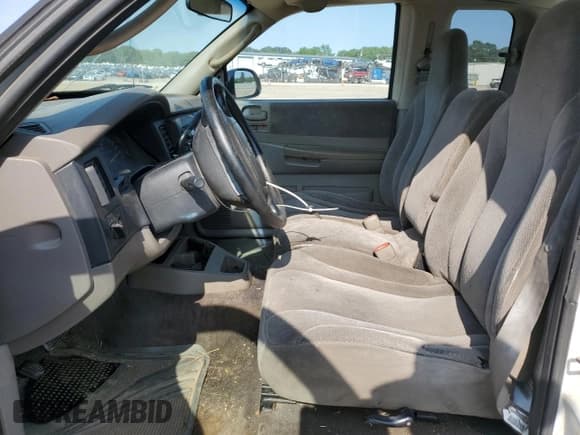 ✅ 2001 Dodge Dakota • VIN: 1B7GL22X21S128774 • Lot: 58313685. Wystawiony na Copart z przebiegiem 167 355 mil. Bezpłatny archiwum sprzedaży aukcyjnych z USA i szczegółowy raport historii pojazdu na DreamBid. Zdjęcie 7.