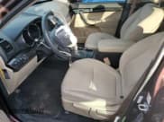 ✅ 2012 Kia Sorento LX • VIN: 5XYKT3A29CG190784 • Lot: 93637575. Wystawiony na Copart z przebiegiem 111 744 mil. Bezpłatny archiwum sprzedaży aukcyjnych z USA i szczegółowy raport historii pojazdu na DreamBid. Zdjęcie 7.