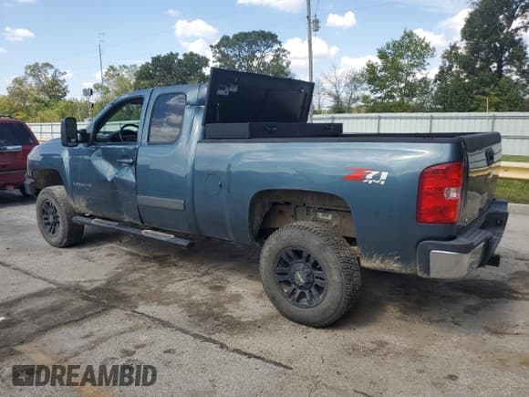✅ 2007 Chevrolet Silverado 2500HD Work Truck • VIN: 1GCHK29K97E574543 • Лот: 84603735. Опубликован ранее на Copart с пробегом 230 431 миль. Бесплатный доступ к архиву аукционных продаж из США и подробный отчёт об истории автомобиля на DreamBid. Изображение 2.