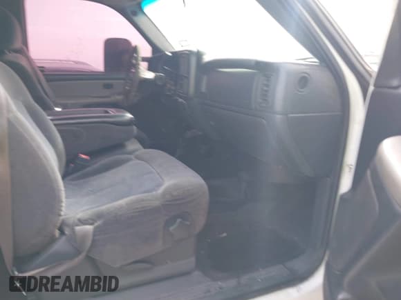 ✅ 2001 Chevrolet Silverado 2500HD LS • VIN: 1GCHK23U51F199522 • Lot: 41552550. Wystawiony na IAAI z przebiegiem 291 272 mil. Bezpłatny archiwum sprzedaży aukcyjnych z USA i szczegółowy raport historii pojazdu na DreamBid. Zdjęcie 5.