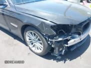 ✅ 2013 BMW 7 Series 750Li xDrive • VIN: WBAYF8C57DD140615 • Lot: 42688224. Wystawiony na IAAI z przebiegiem 150 496 mil. Bezpłatny archiwum sprzedaży aukcyjnych z USA i szczegółowy raport historii pojazdu na DreamBid. Zdjęcie 18.