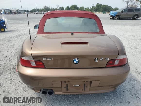 ✅ 2001 BMW Z3 2.5 • VIN: WBACN33441LK46402 • Lot: 57974785. Wystawiony na Copart z przebiegiem 142 661 mil. Bezpłatny archiwum sprzedaży aukcyjnych z USA i szczegółowy raport historii pojazdu na DreamBid. Zdjęcie 6.