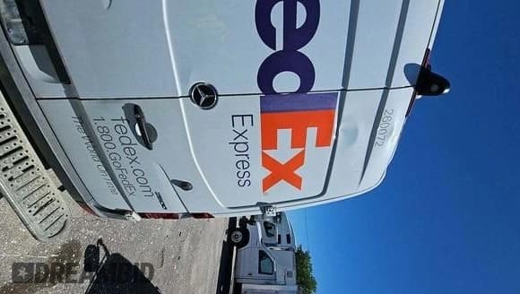 ✅ 2016 Mercedes-Benz Sprinter Cargo EXT • VIN: WD3PE8DD3GP364646 • Лот: 41981977. Опубликован ранее на IAAI с пробегом 402 000 миль. Бесплатный доступ к архиву аукционных продаж из США и подробный отчёт об истории автомобиля на DreamBid. Изображение 1.