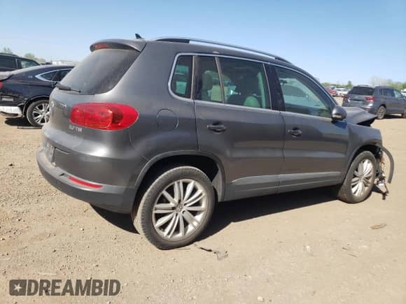 2013 Volkswagen Tiguan SE z VIN WVGAV7AX7DW018388, wystawiony jako Copart lot #56188045 z przebiegiem 98 066 mil mil oraz Szkoda całkowita • Salvage title. Historia ofert i sprzedaży dostępna na DreamBid. Obrazek 3.