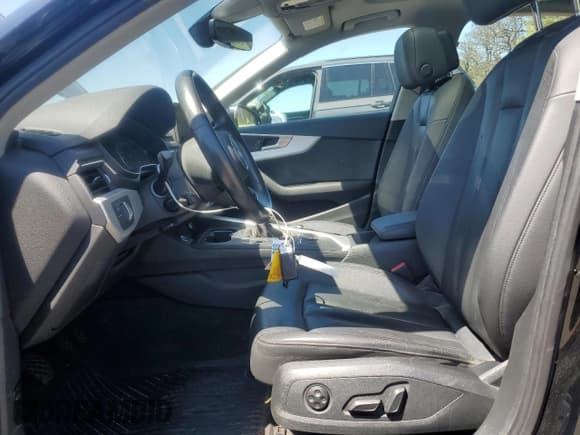 ✅ 2018 Audi A4 • VIN: WAUNNAF49JN000412 • Лот: 57591655. Опубликован ранее на Copart с пробегом 43 131 миль. Бесплатный доступ к архиву аукционных продаж из США и подробный отчёт об истории автомобиля на DreamBid. Изображение 7.