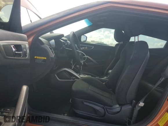 ✅ 2016 Hyundai Veloster • VIN: KMHTC6AD2GU304275 • Lot: 77452944. Wystawiony na Copart z przebiegiem 111 043 mil. Bezpłatny archiwum sprzedaży aukcyjnych z USA i szczegółowy raport historii pojazdu na DreamBid. Zdjęcie 7.